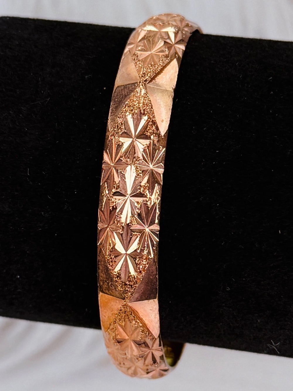 Beautiful etched diamond cut vintage bangle bracelet